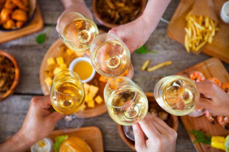 - a complete guide about wine: understanding white wine