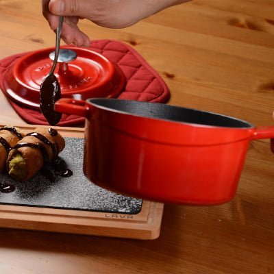 Lava cast iron pan - lava "sauce pan" round. Ø 16cm. Cast iron. Self-handled. Enamel, inside cream. 3 coat, 2 fire. Cast iron trendy lid. Metal knob, red colour