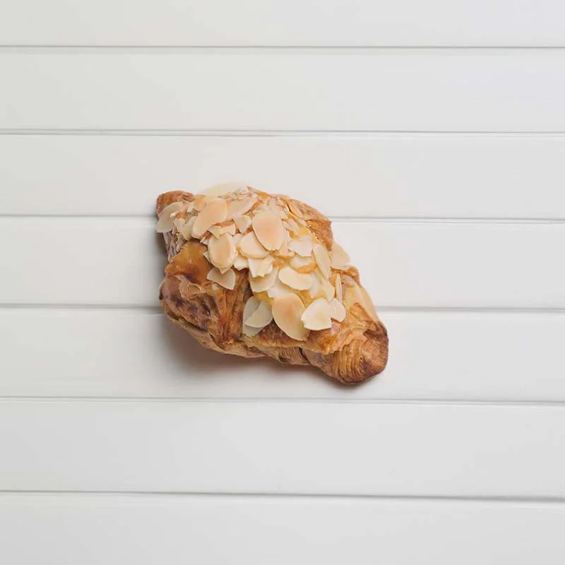 - croissant aux amandes small